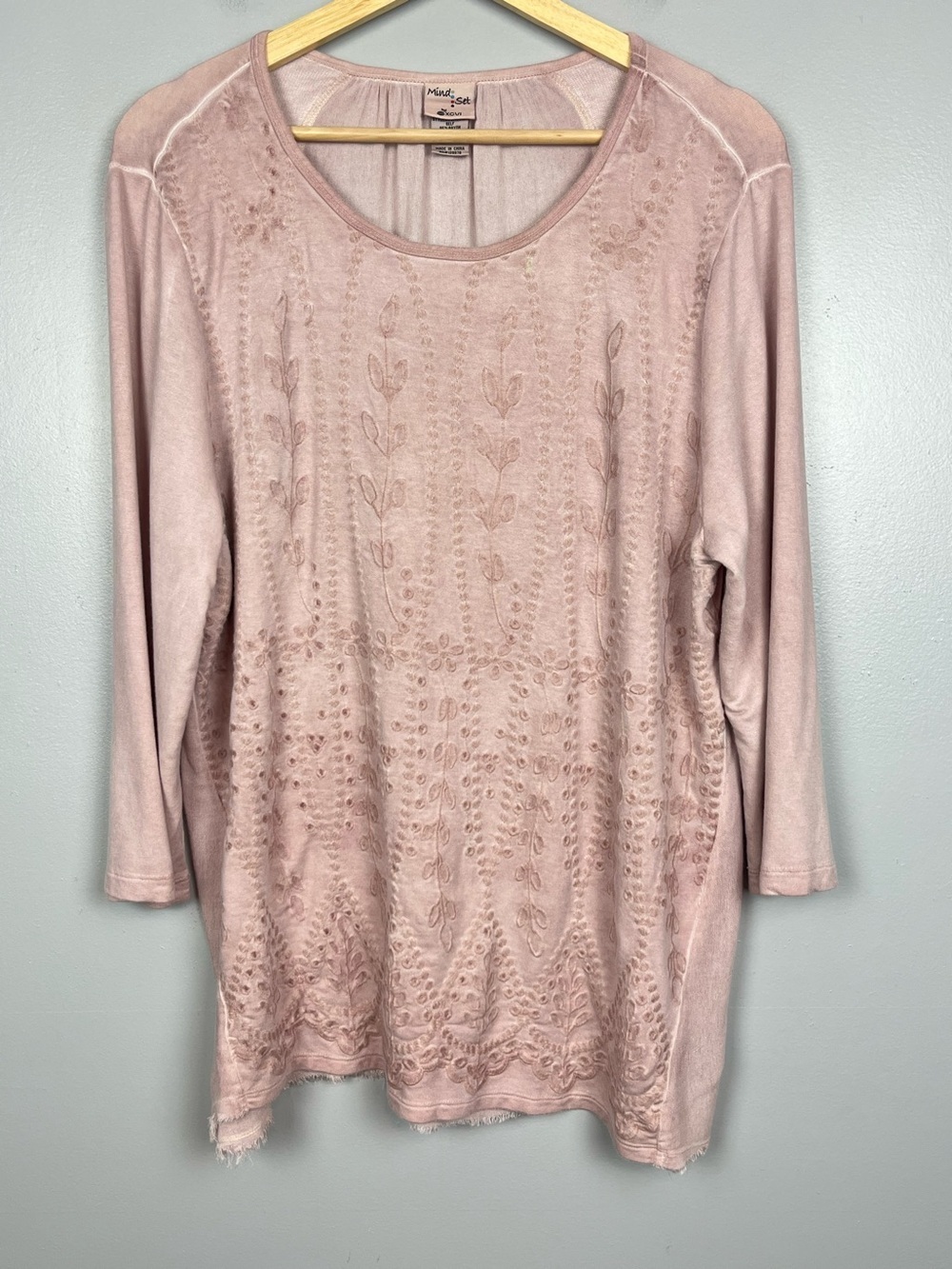 Mind Set by XCVI dusty pink embroidered rayon spandex 3/4 sleeve boho top, XL.